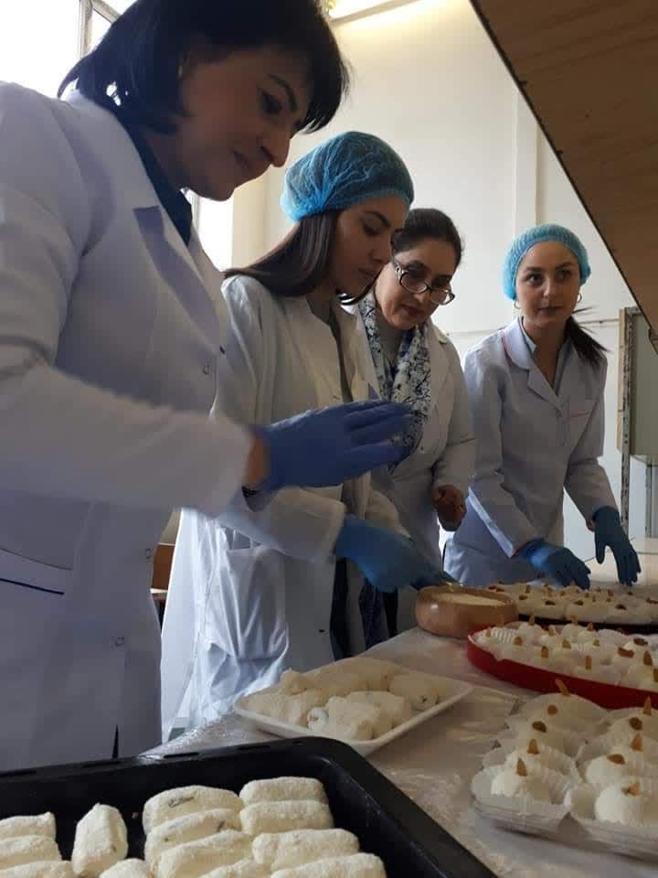 People preparing food